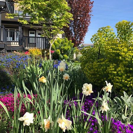 Lovely J Home -Stunning River View Cozy Two Bedroom Private Suite New Westminster Dış mekan fotoğraf