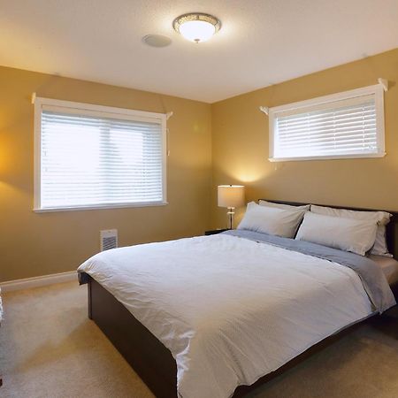 Lovely J Home -Stunning River View Cozy Two Bedroom Private Suite New Westminster Dış mekan fotoğraf
