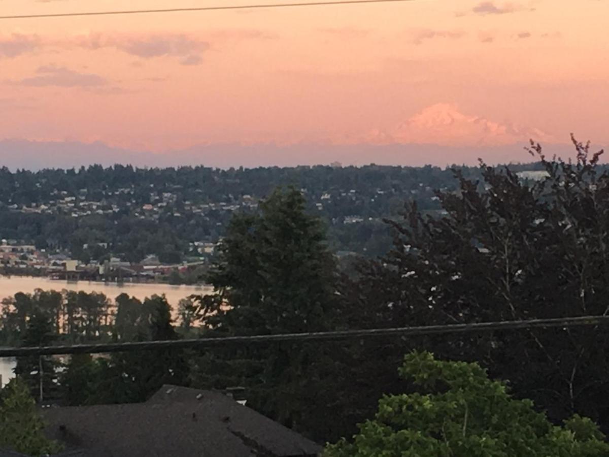 Lovely J Home -Stunning River View Cozy Two Bedroom Private Suite New Westminster Dış mekan fotoğraf