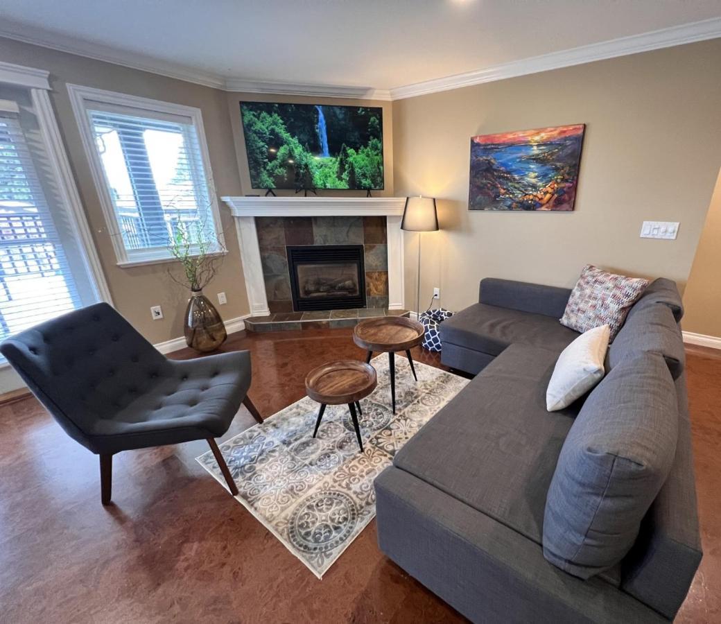 Lovely J Home -Stunning River View Cozy Two Bedroom Private Suite New Westminster Dış mekan fotoğraf