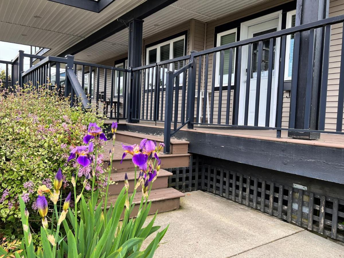 Lovely J Home -Stunning River View Cozy Two Bedroom Private Suite New Westminster Dış mekan fotoğraf