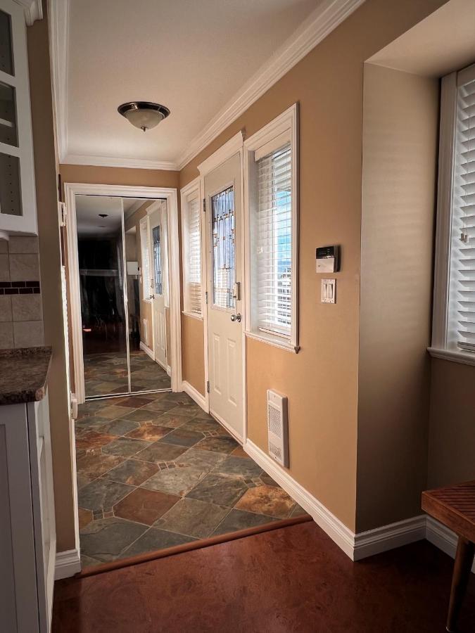 Lovely J Home -Stunning River View Cozy Two Bedroom Private Suite New Westminster Dış mekan fotoğraf