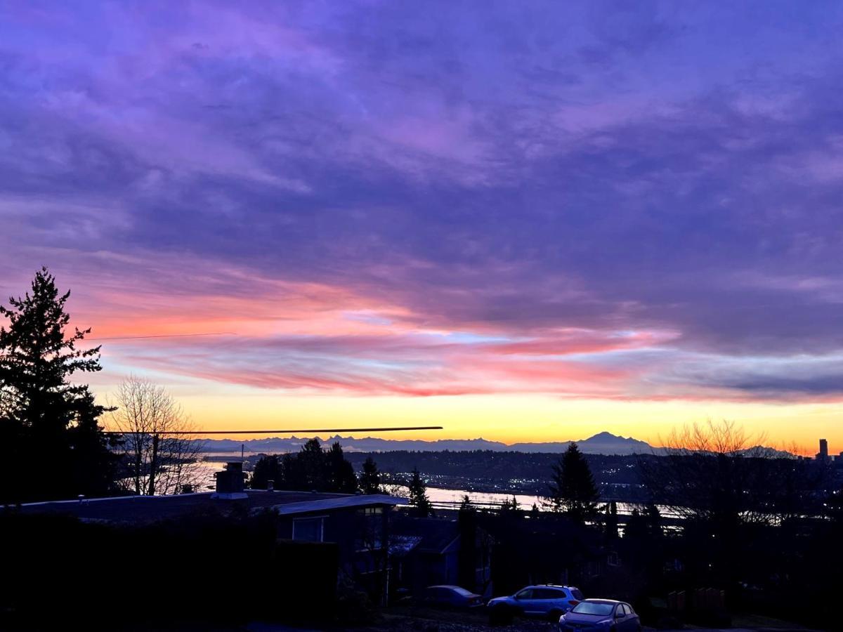 Lovely J Home -Stunning River View Cozy Two Bedroom Private Suite New Westminster Dış mekan fotoğraf